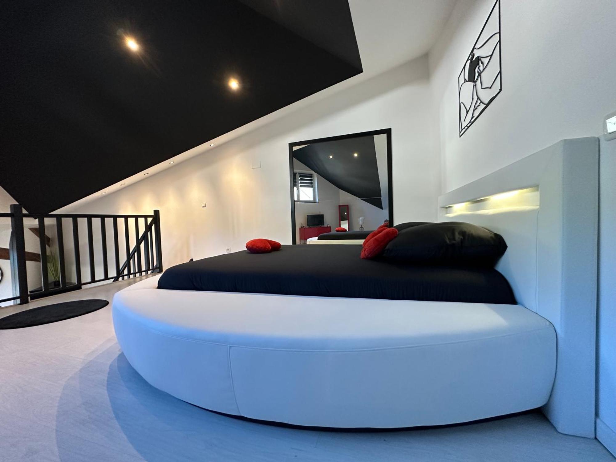Love Room La Creche Romantique Bogny-sur-Meuse Exterior foto